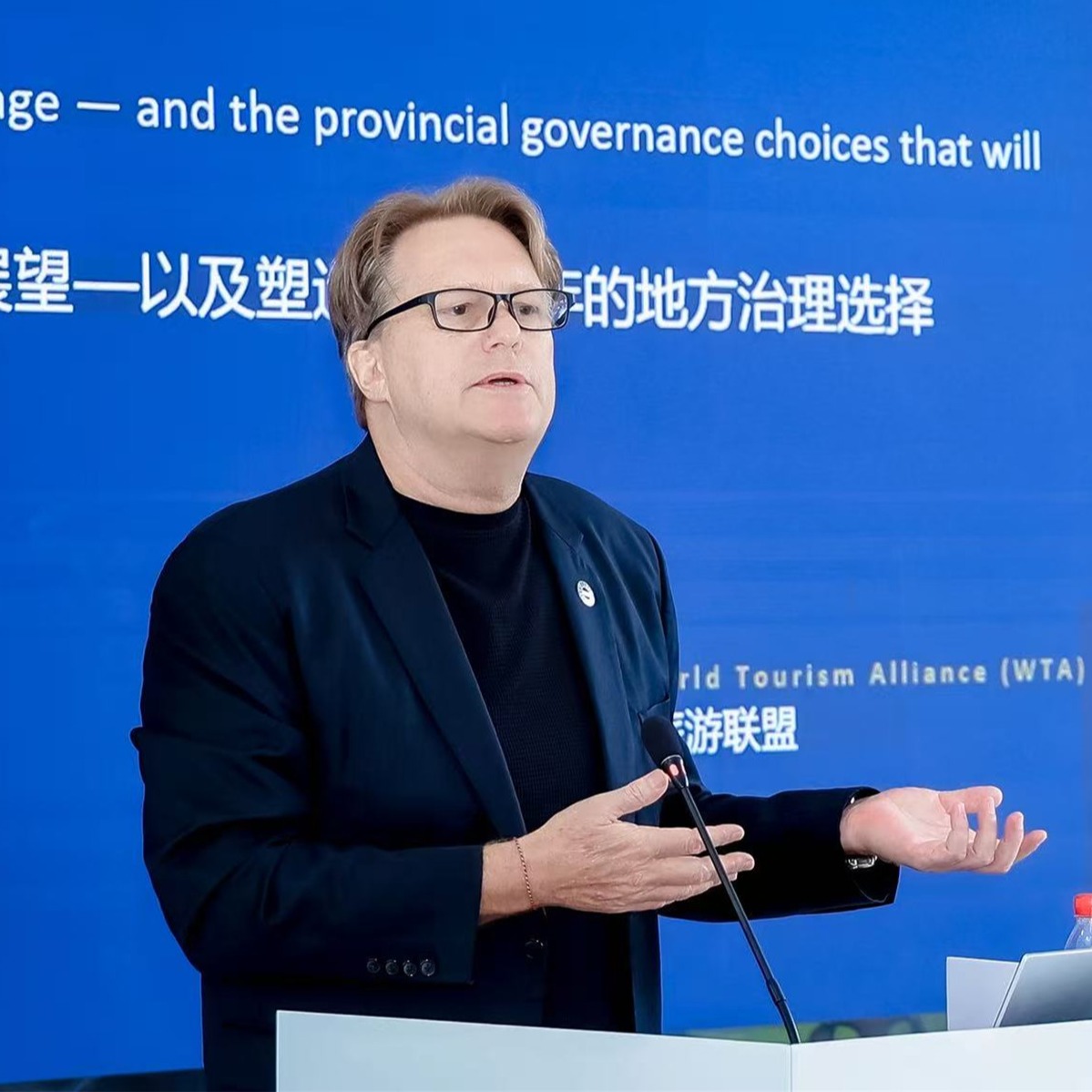施明德