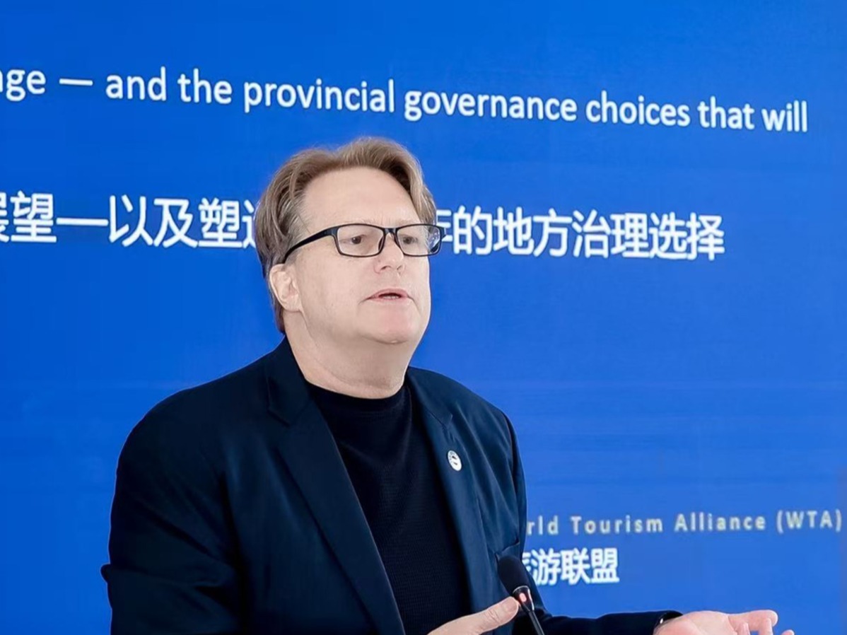 施明德